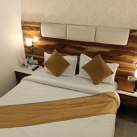 Hotel D Plaza Zirakpur Bagian luar foto