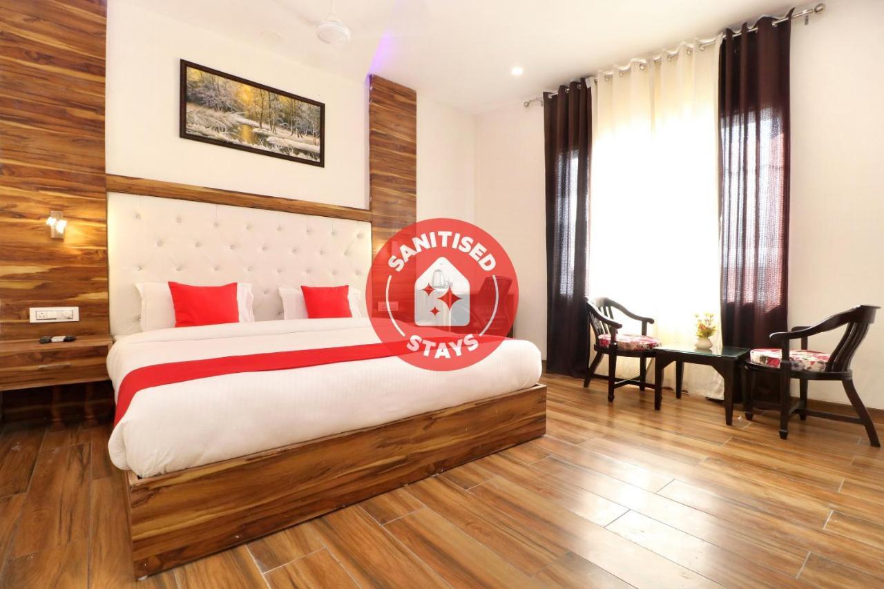Hotel D Plaza Zirakpur Bagian luar foto