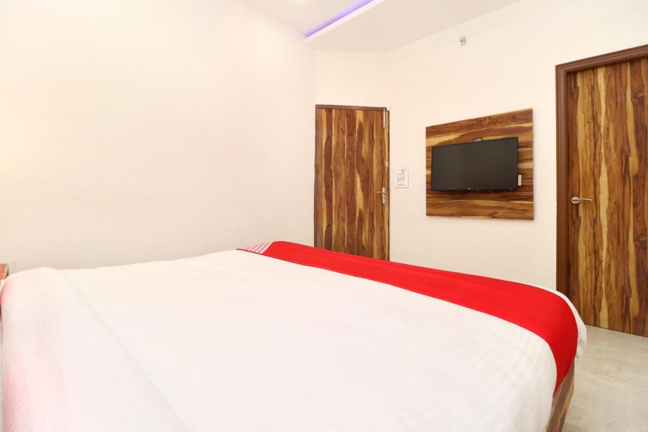 Hotel D Plaza Zirakpur Bagian luar foto