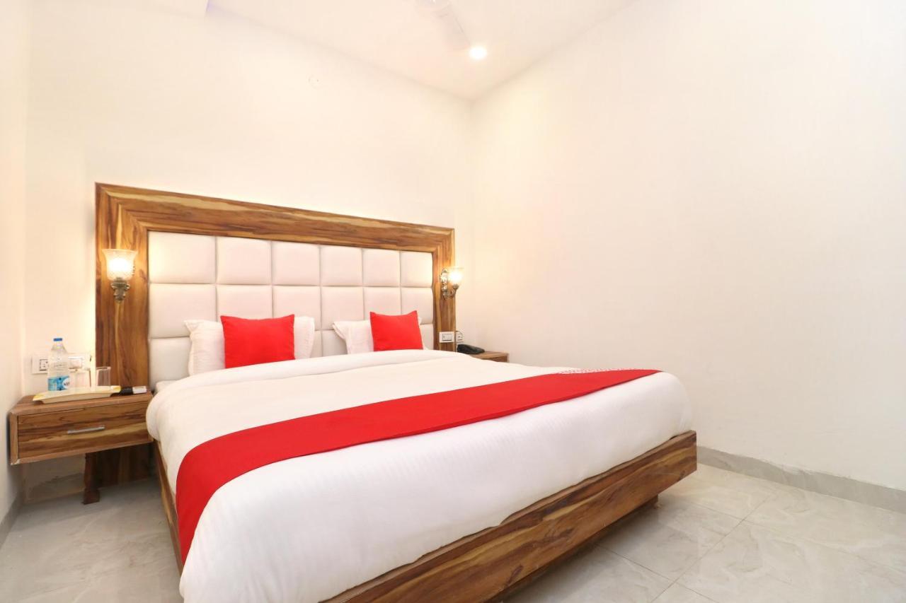 Hotel D Plaza Zirakpur Bagian luar foto