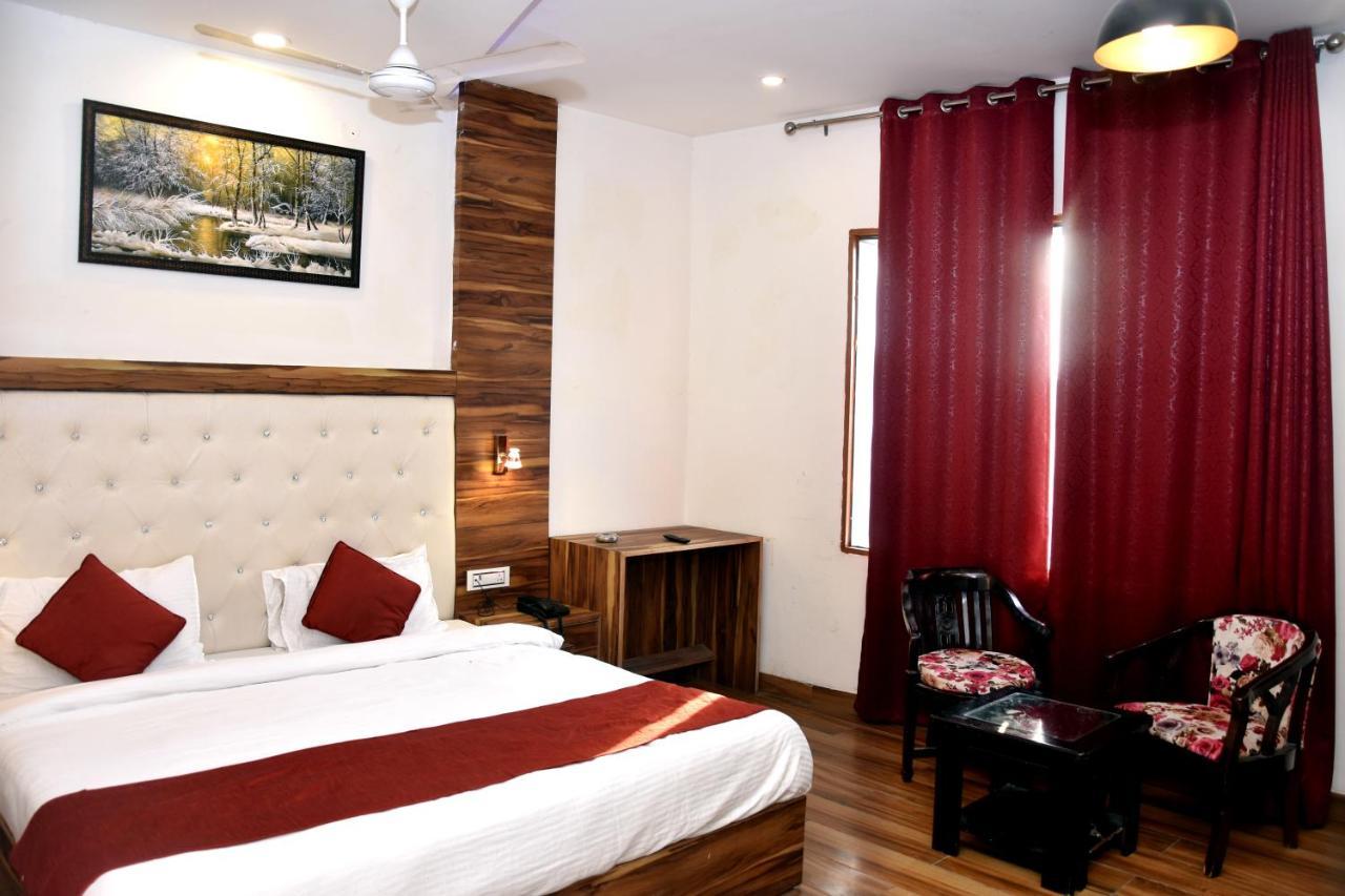 Hotel D Plaza Zirakpur Bagian luar foto