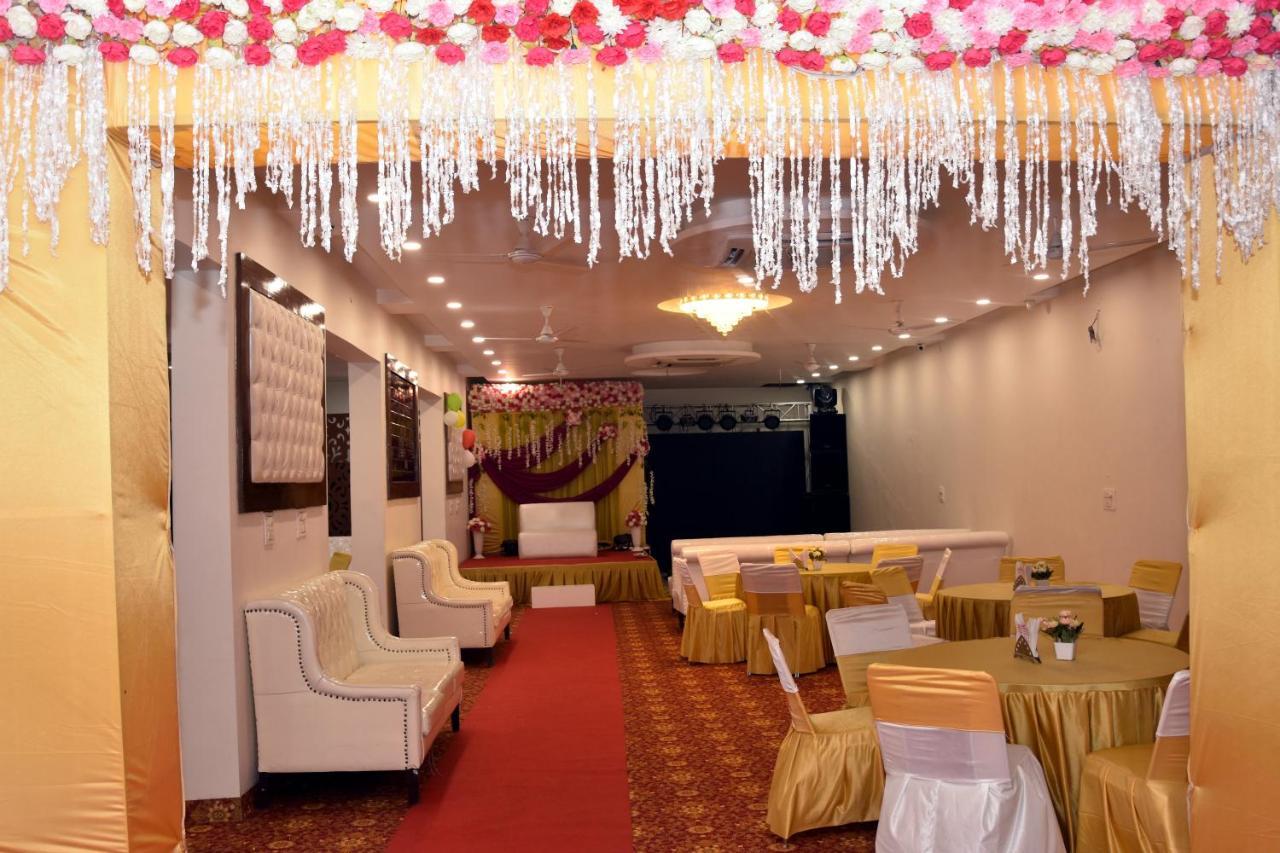 Hotel D Plaza Zirakpur Bagian luar foto
