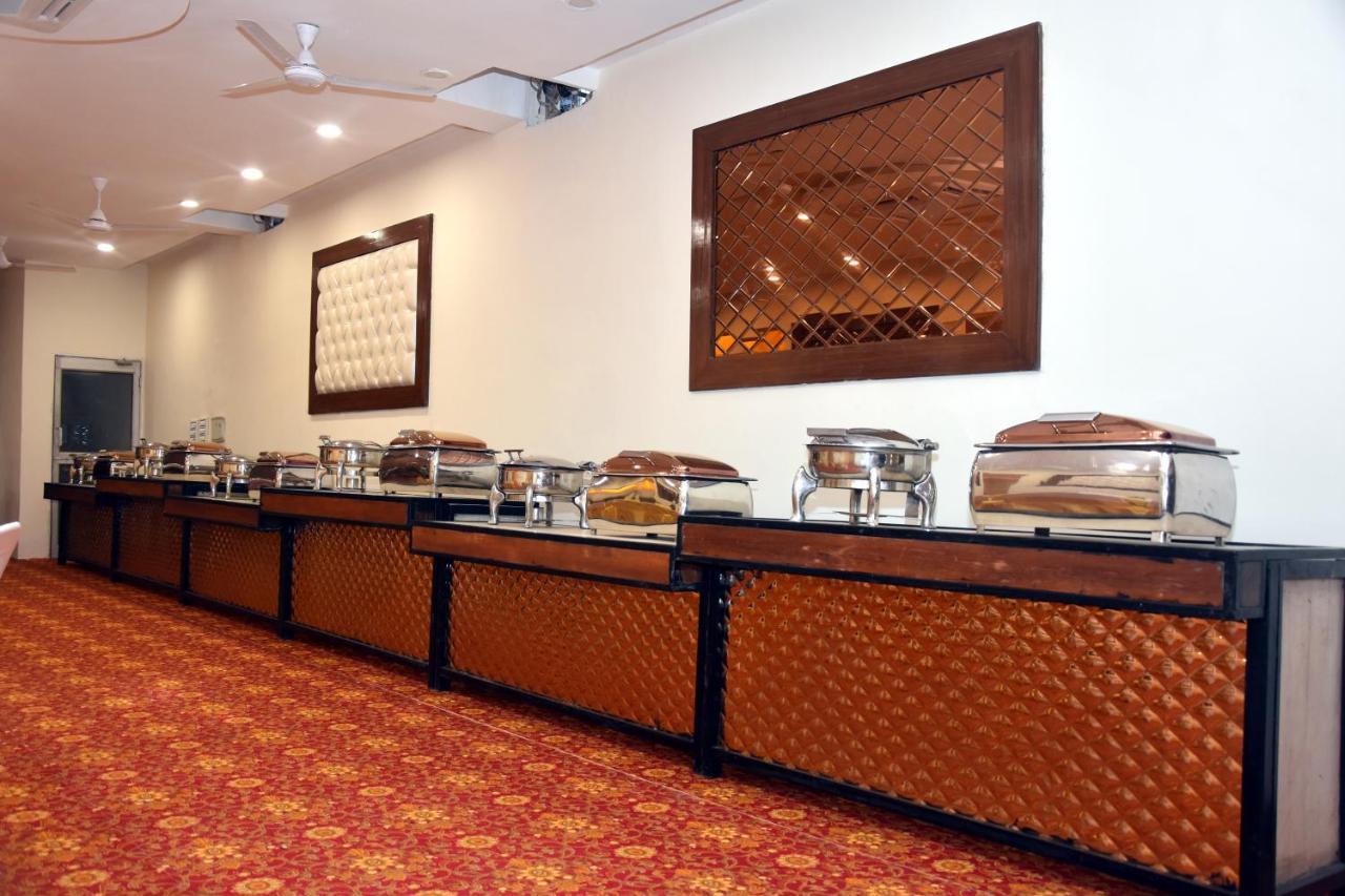Hotel D Plaza Zirakpur Bagian luar foto