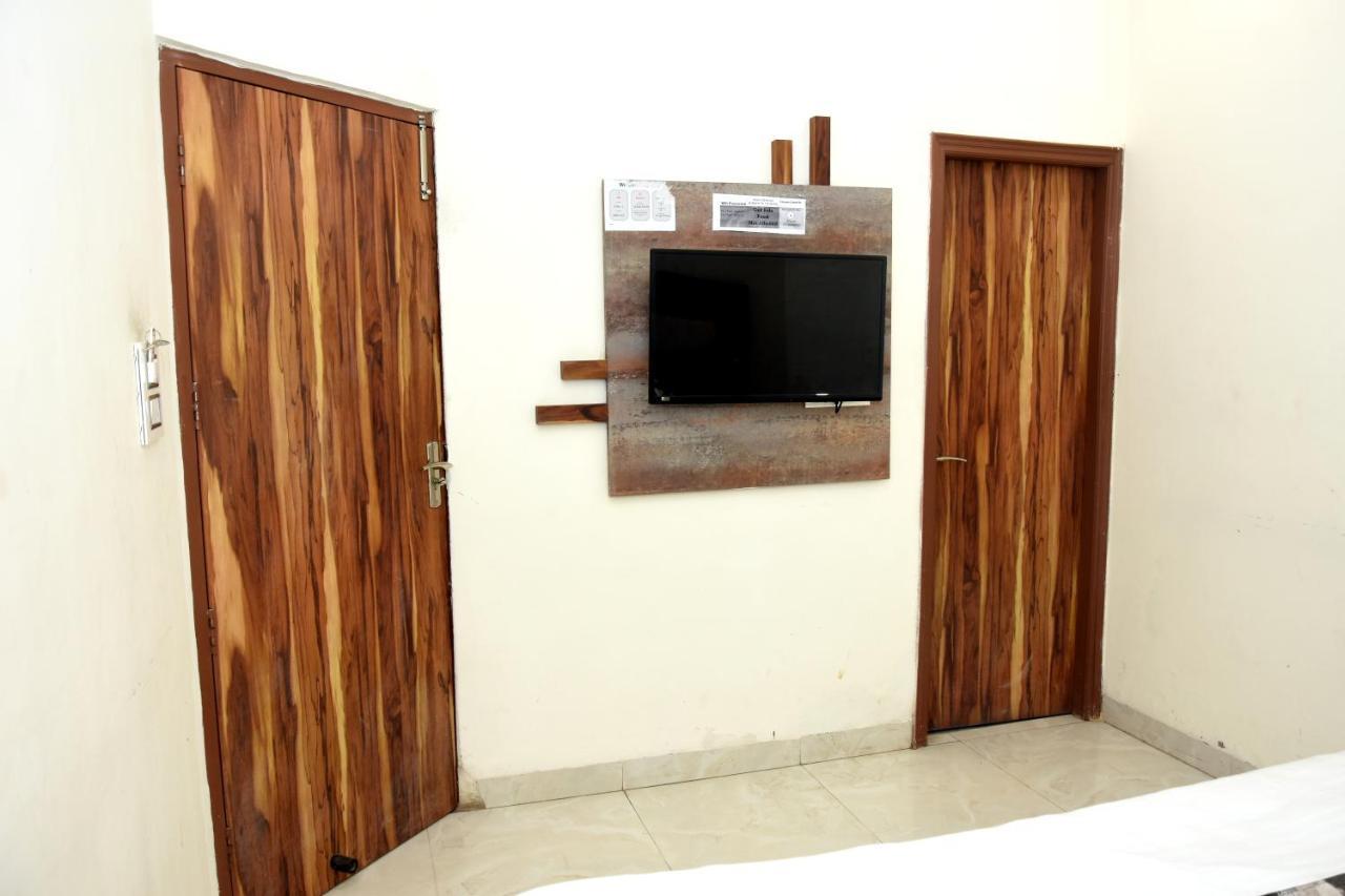 Hotel D Plaza Zirakpur Bagian luar foto