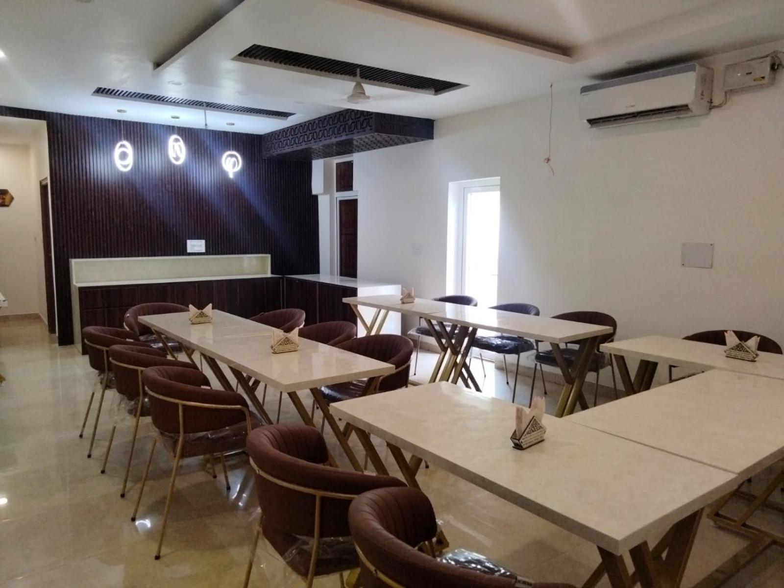 Hotel D Plaza Zirakpur Bagian luar foto