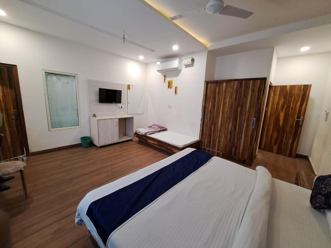 Hotel D Plaza Zirakpur Bagian luar foto