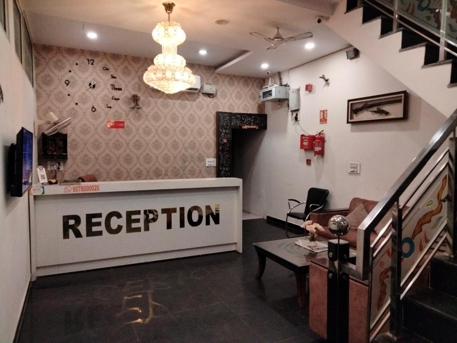 Hotel D Plaza Zirakpur Bagian luar foto