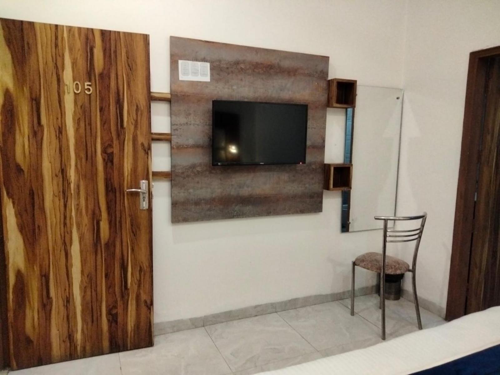 Hotel D Plaza Zirakpur Bagian luar foto