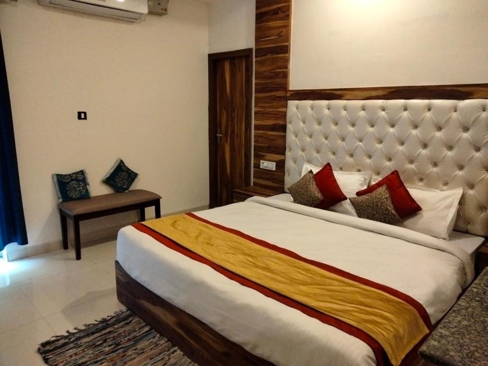 Hotel D Plaza Zirakpur Bagian luar foto