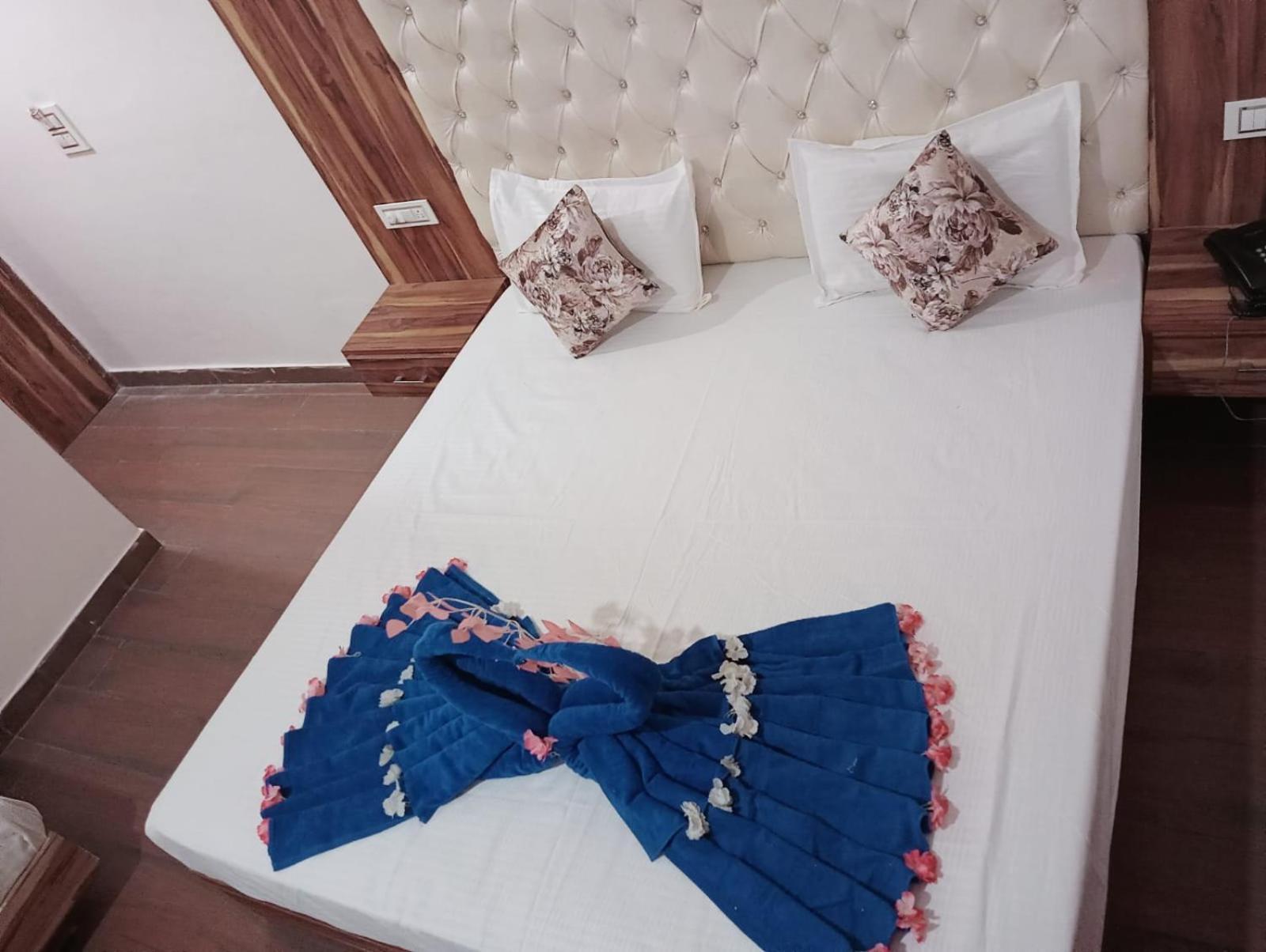 Hotel D Plaza Zirakpur Bagian luar foto
