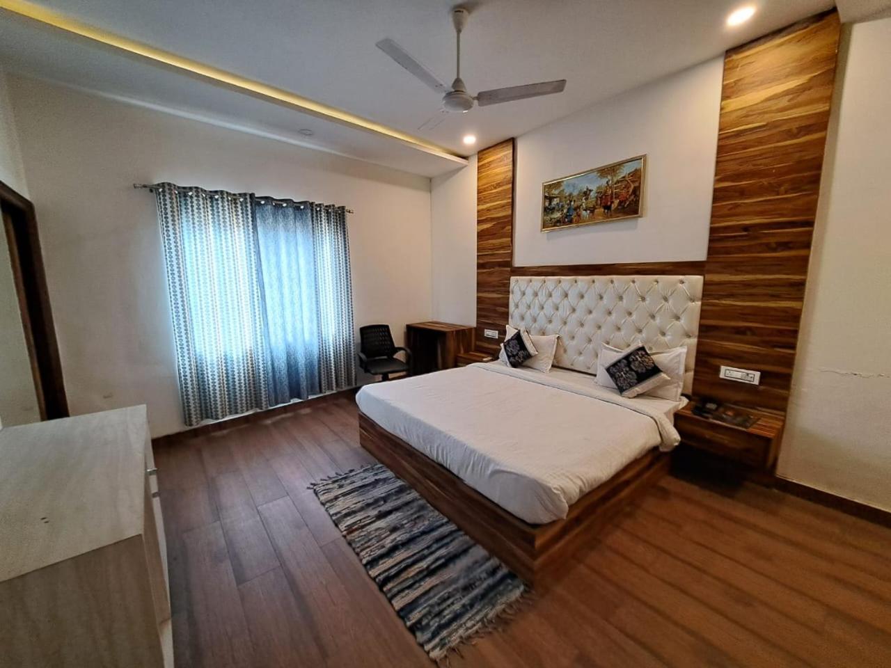 Hotel D Plaza Zirakpur Bagian luar foto