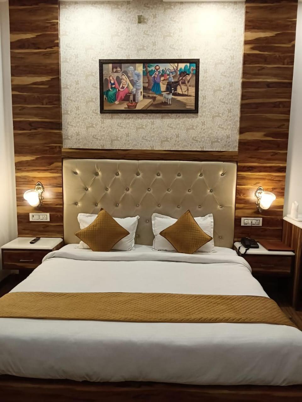 Hotel D Plaza Zirakpur Bagian luar foto