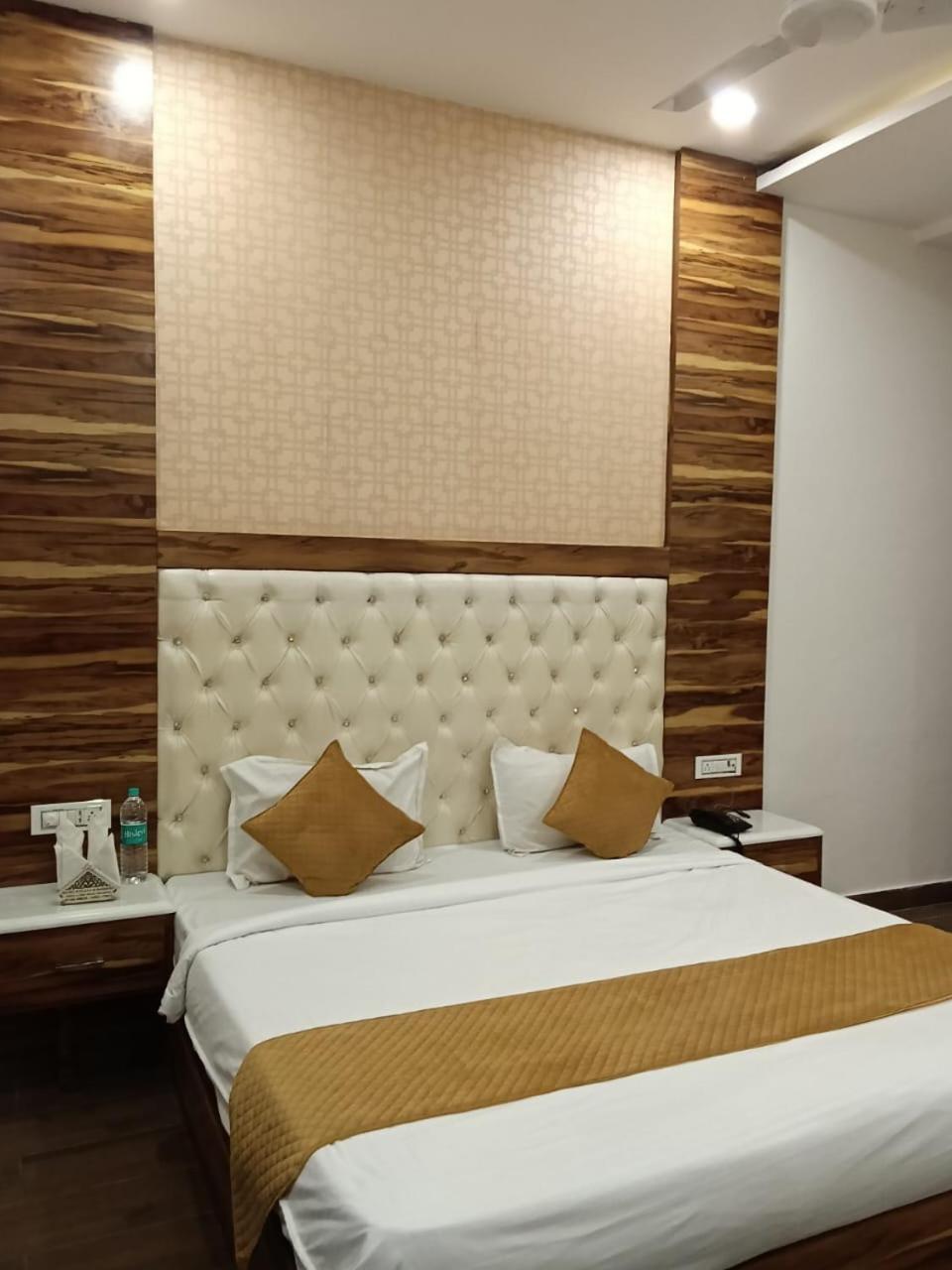 Hotel D Plaza Zirakpur Bagian luar foto