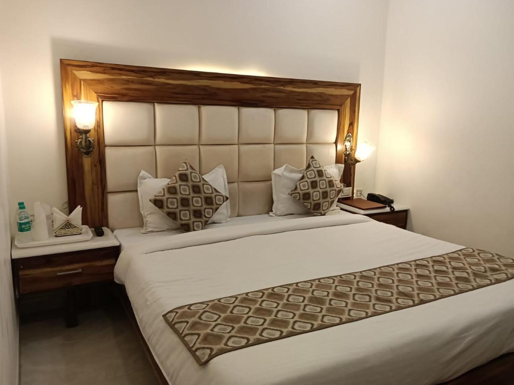 Hotel D Plaza Zirakpur Bagian luar foto