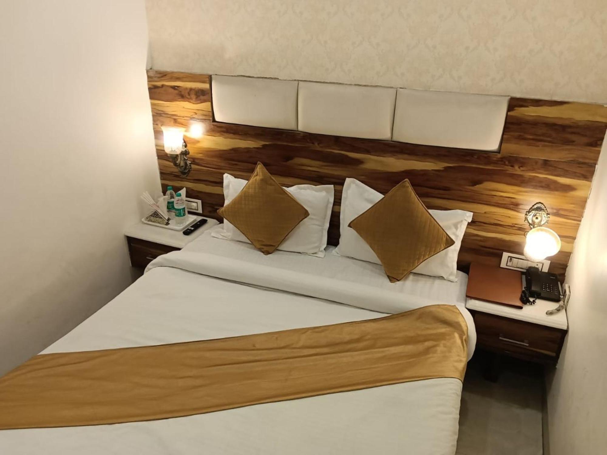 Hotel D Plaza Zirakpur Bagian luar foto