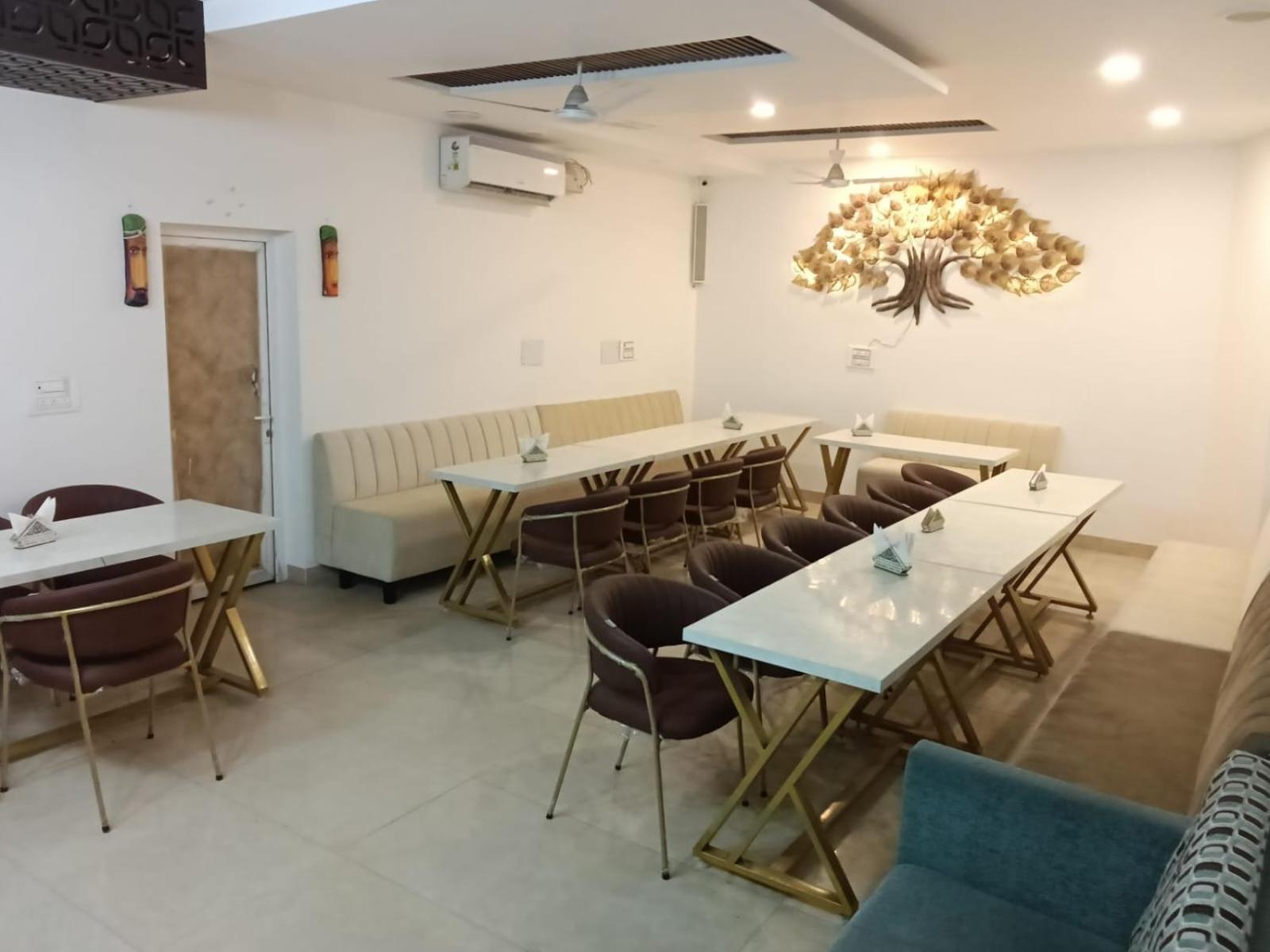 Hotel D Plaza Zirakpur Bagian luar foto