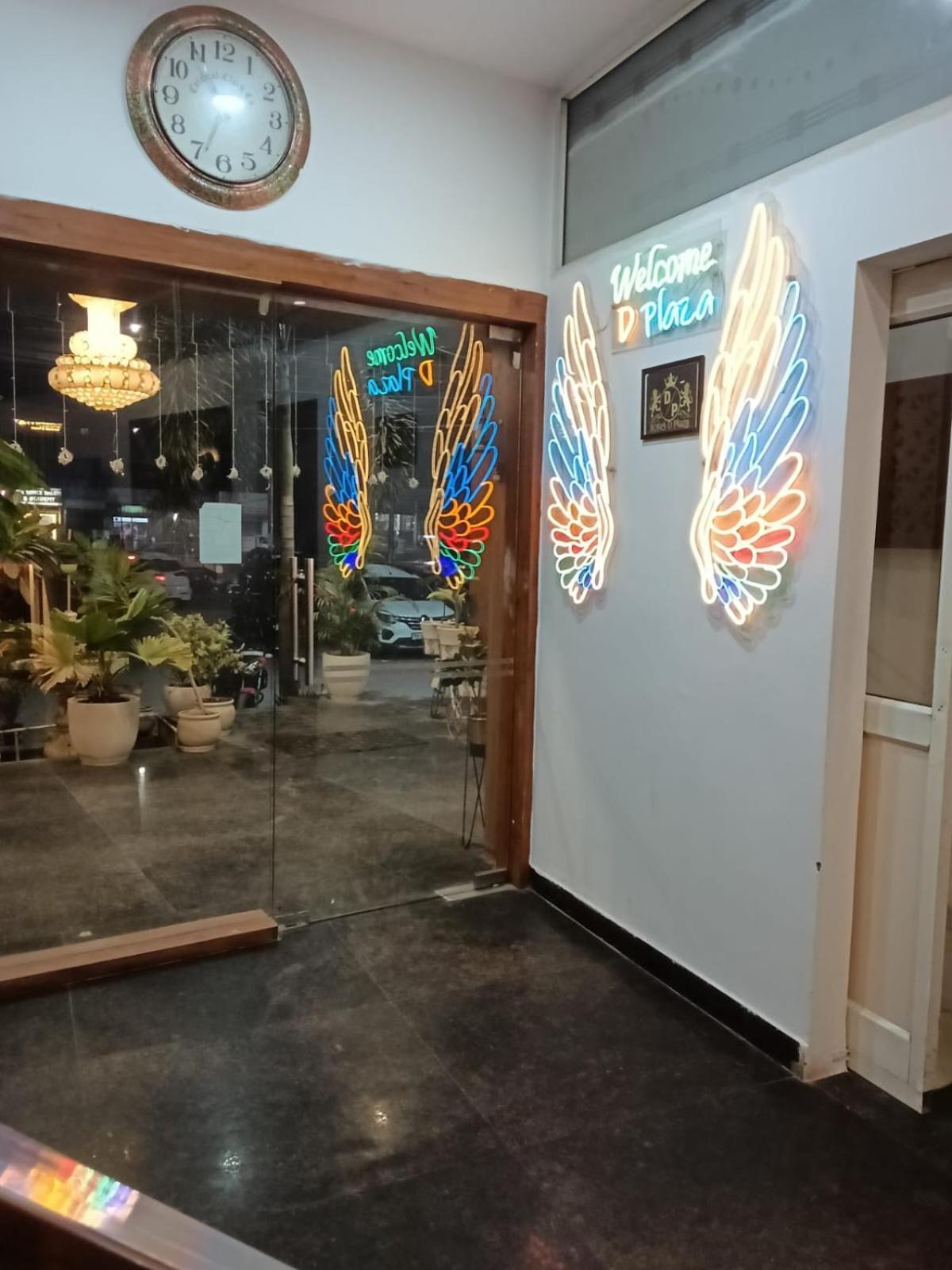 Hotel D Plaza Zirakpur Bagian luar foto