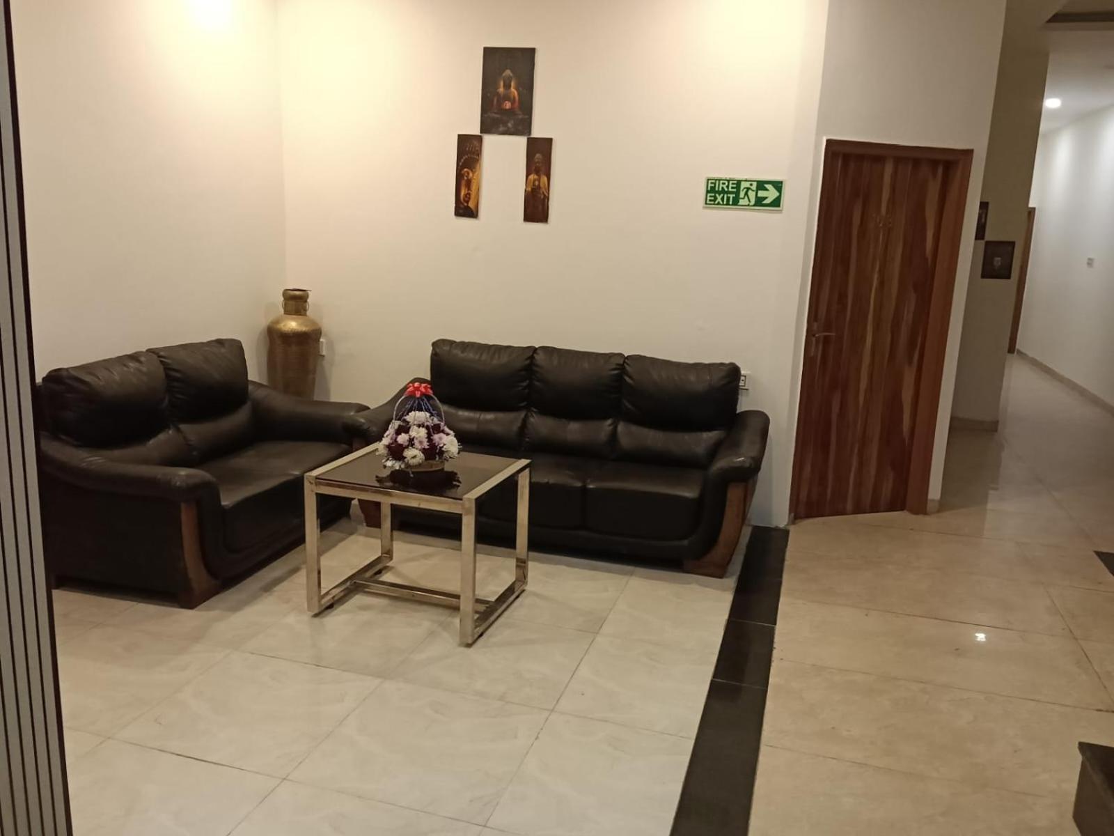 Hotel D Plaza Zirakpur Bagian luar foto
