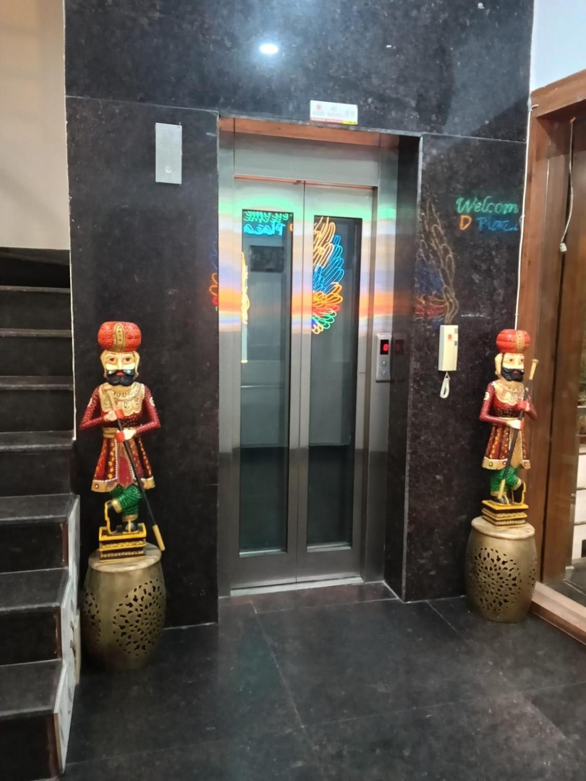 Hotel D Plaza Zirakpur Bagian luar foto