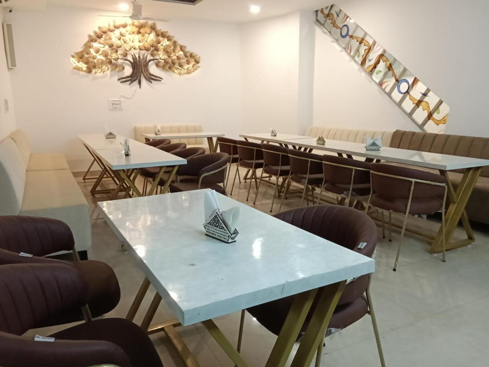Hotel D Plaza Zirakpur Bagian luar foto